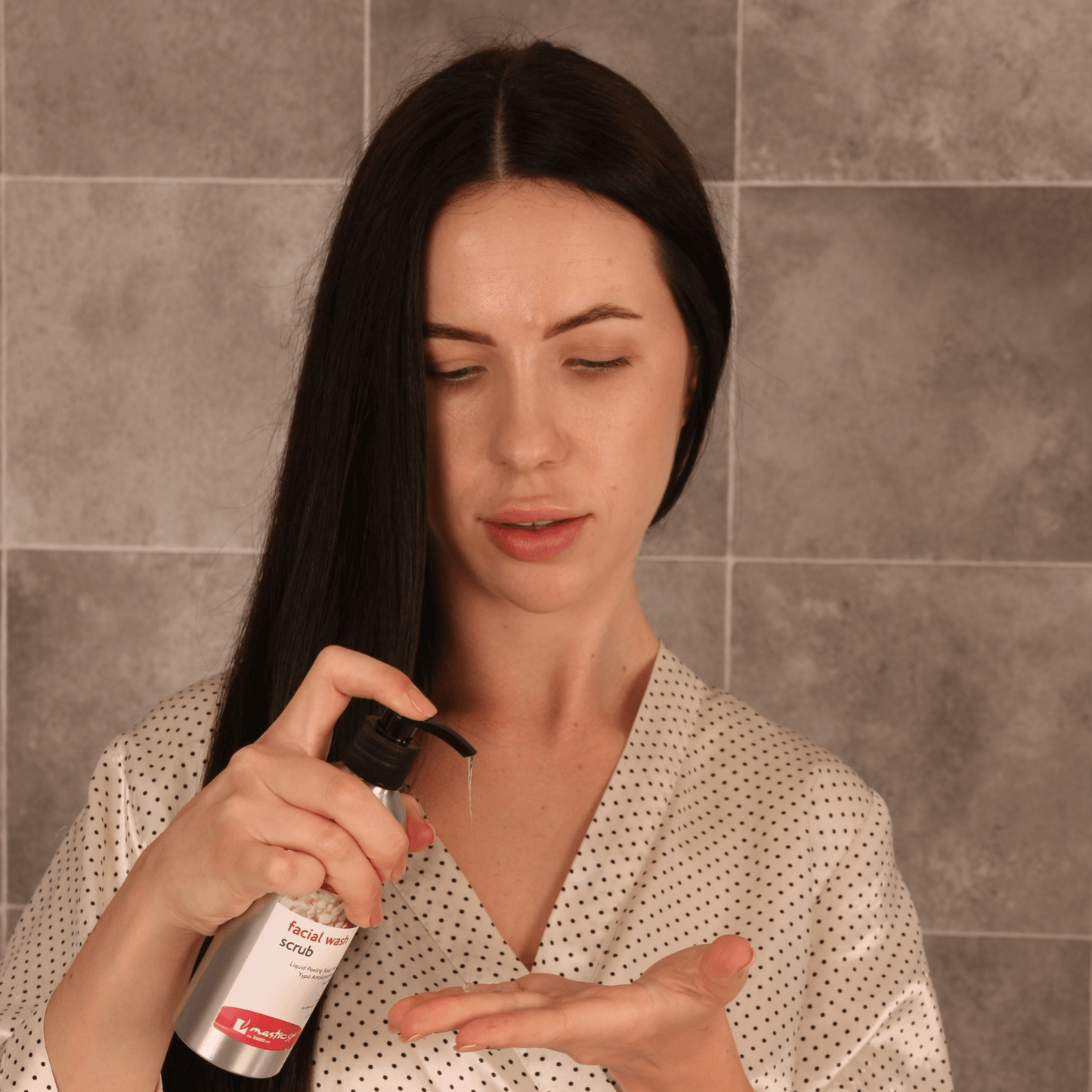 Waschpeeling mit Mastix & Rotwein