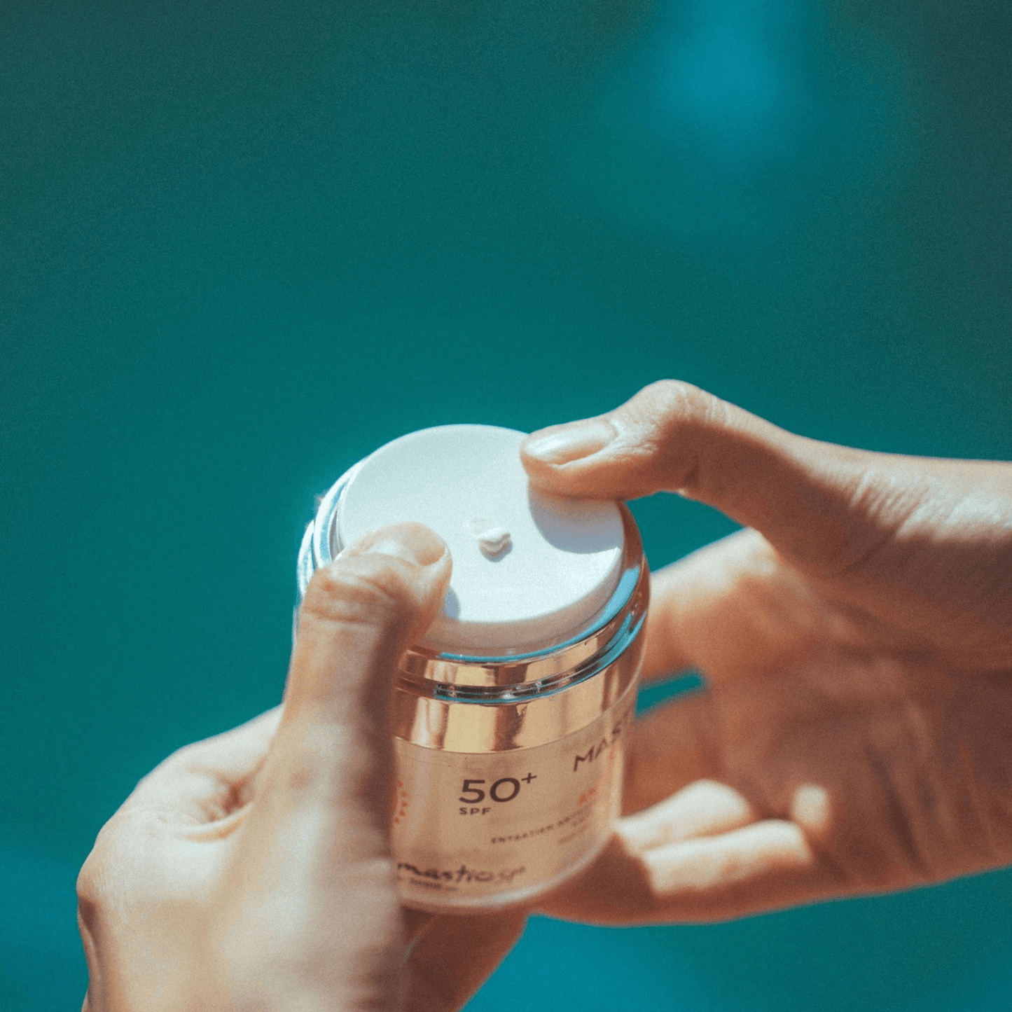 Super Defence SPF 50+ – Sonnenschutz & Anti-Aging-Pflege in einem